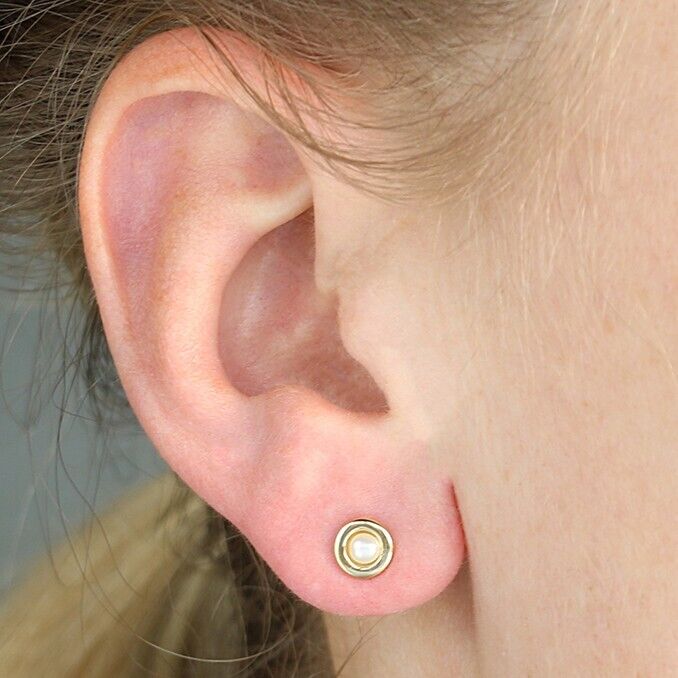 18ct Gold Freshwater Pearl Stud Earrings on Solid Sterling Silver 925 6mm Studs