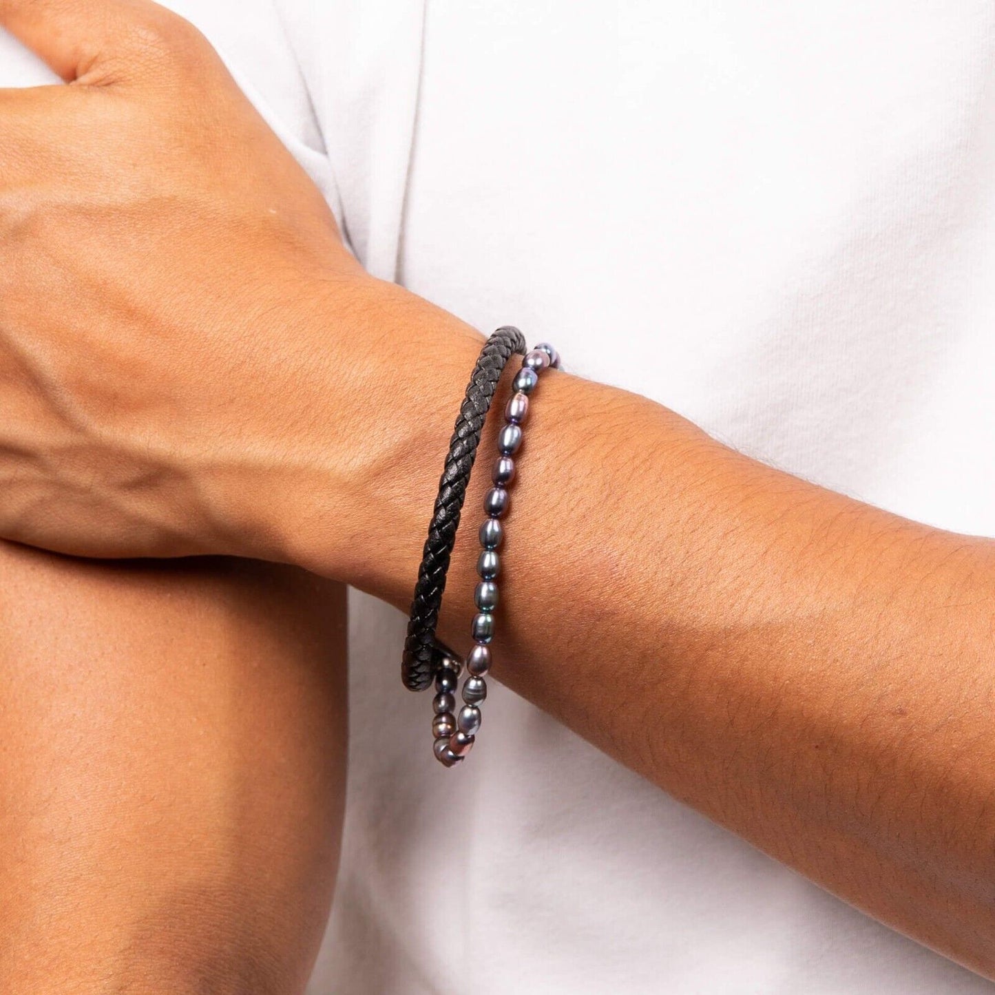 Fred Bennett Peacock Freshwater Pearl and Black Leather Bracelet 23cm B5453