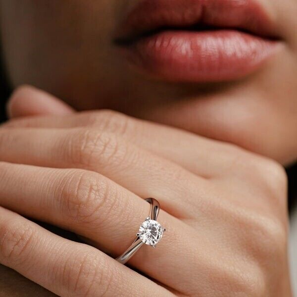 18ct White Gold 1.00ctw Round Brilliant Cut Solitaire Wed Fit Lab Grown Diamond