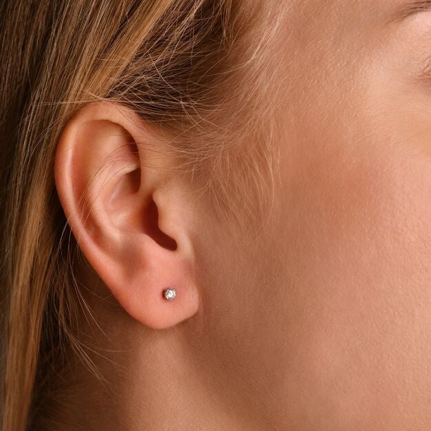 9ct White Gold 0.25ct Claw Set Diamond Stud Earrings Made in London Hallmarked