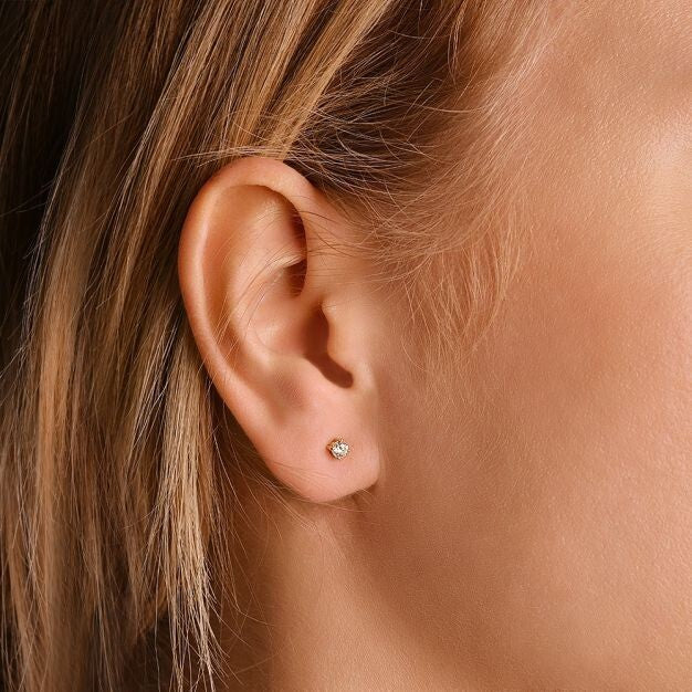 18ct Yellow Gold 0.25ct Claw Set Diamond Stud Earrings Made in London Hallmarked
