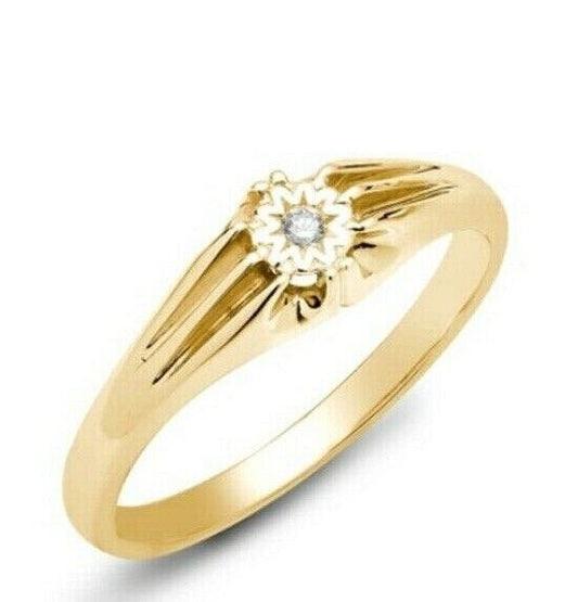 9ct gold men's diamond ring with a central diamond set in an engraved star design by J R Jewellery