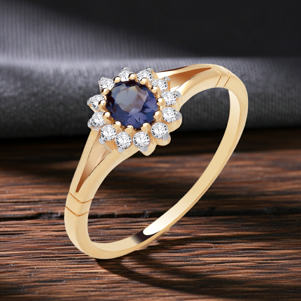 18ct Gold Tanzanite Cluster Ring with a central tanzanite stone surrounded by sparkling diamonds