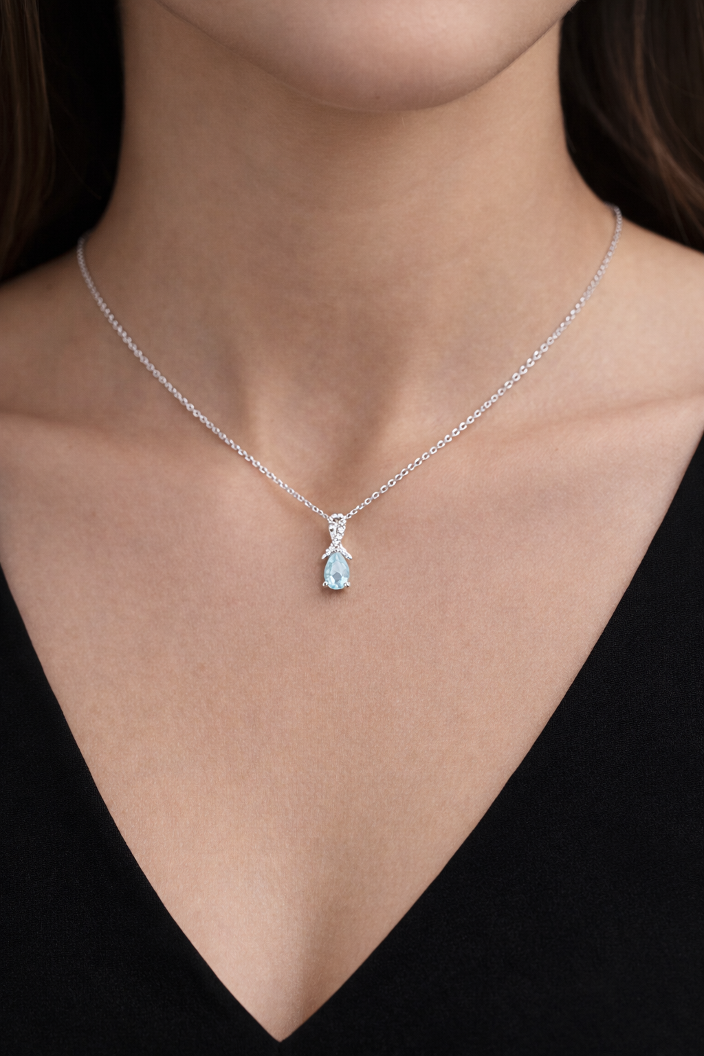 9ct White Gold Blue Topaz Pendant With Diamond Kiss 18" 46cm Length Chain