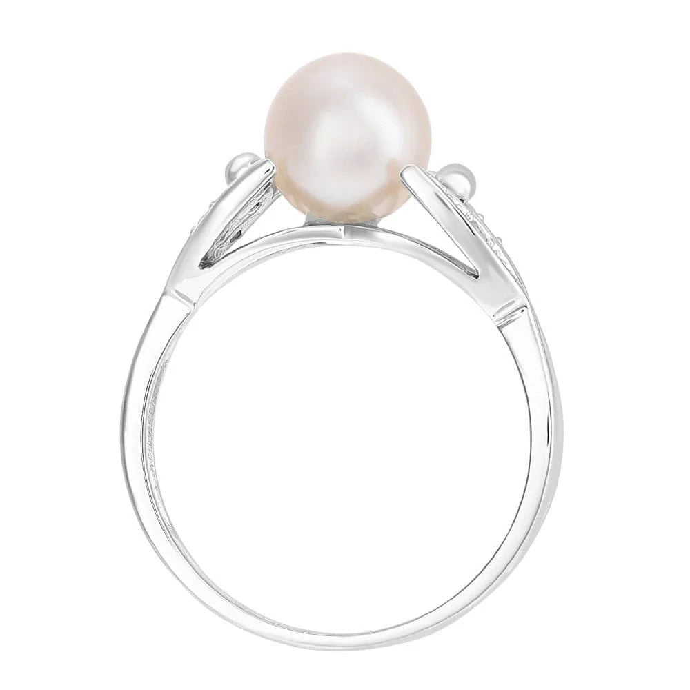 Vintage-Inspired Freshwater Pearl Ring in White Gold With Diamonds
