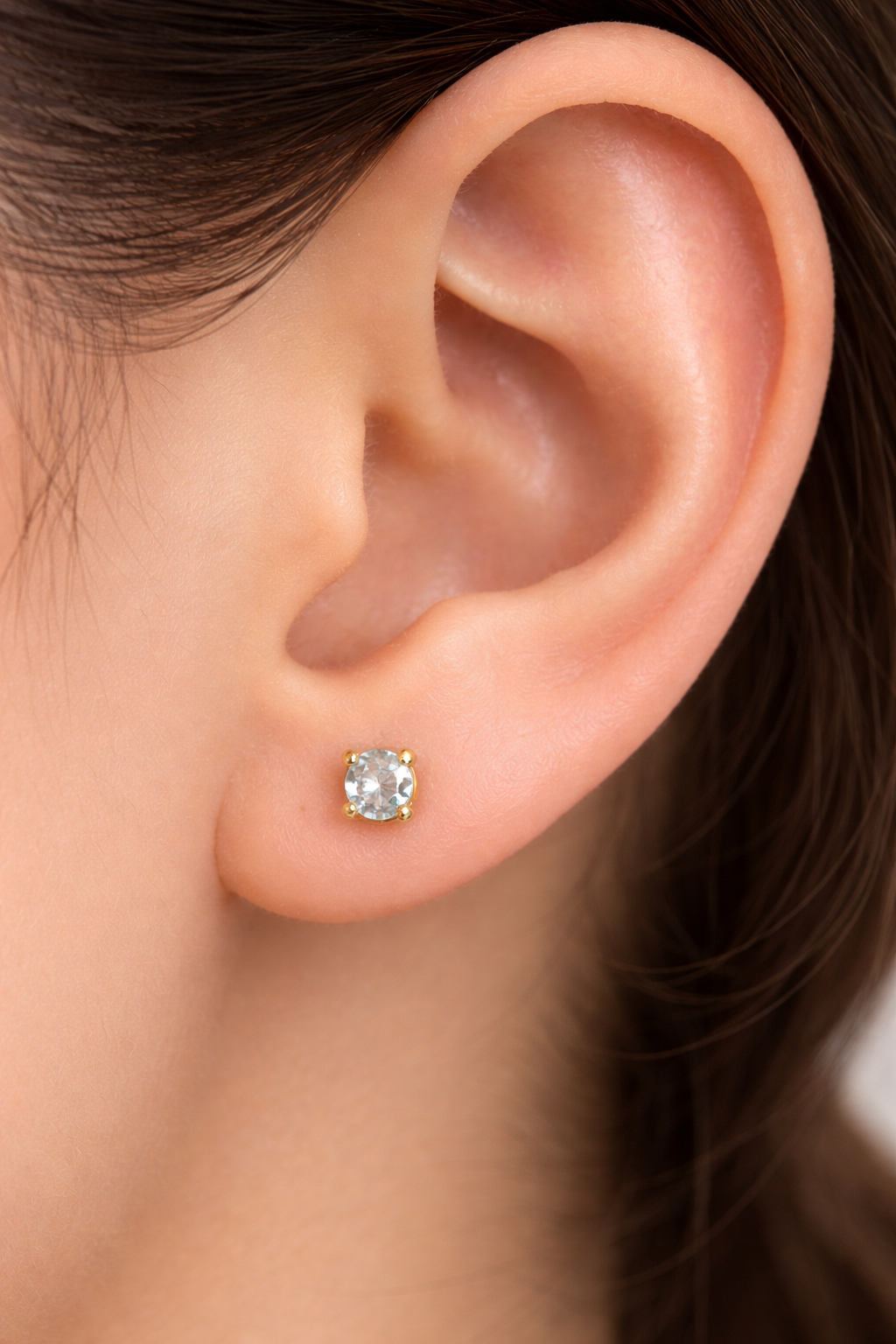 9ct Yellow Gold Sky Blue Topaz Round Solitaire Stud Earrings Hallmarked