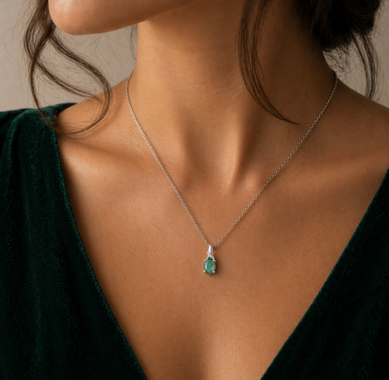 Natural Emerald Oval Pendant Real Diamond Solid White Gold 18" 46cm Length Chain