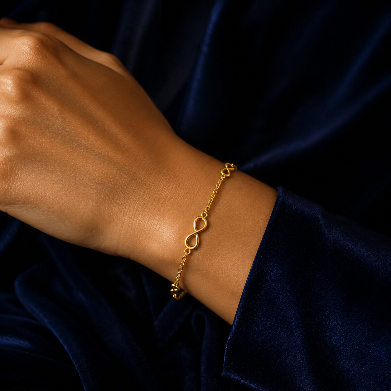 Ladies Infinity Charm Bracelet 9ct Yellow Gold 375 Hallmark 19cm length