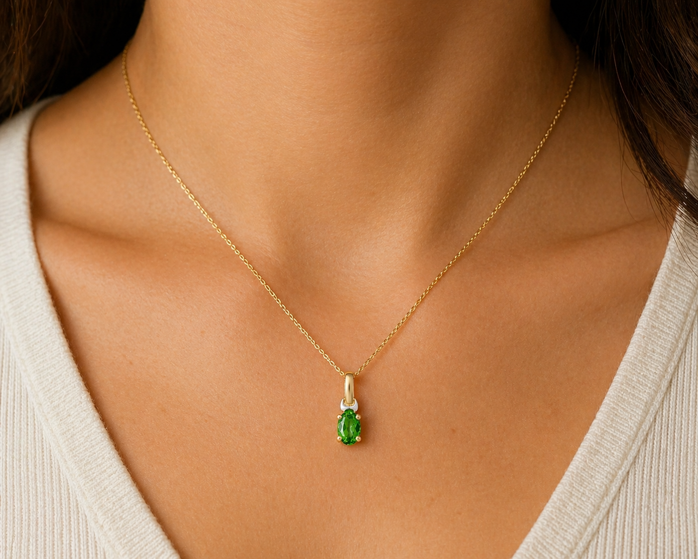 Emerald Oval Solitaire Pendant Solid Yellow Gold 18" 46cm Length Chain