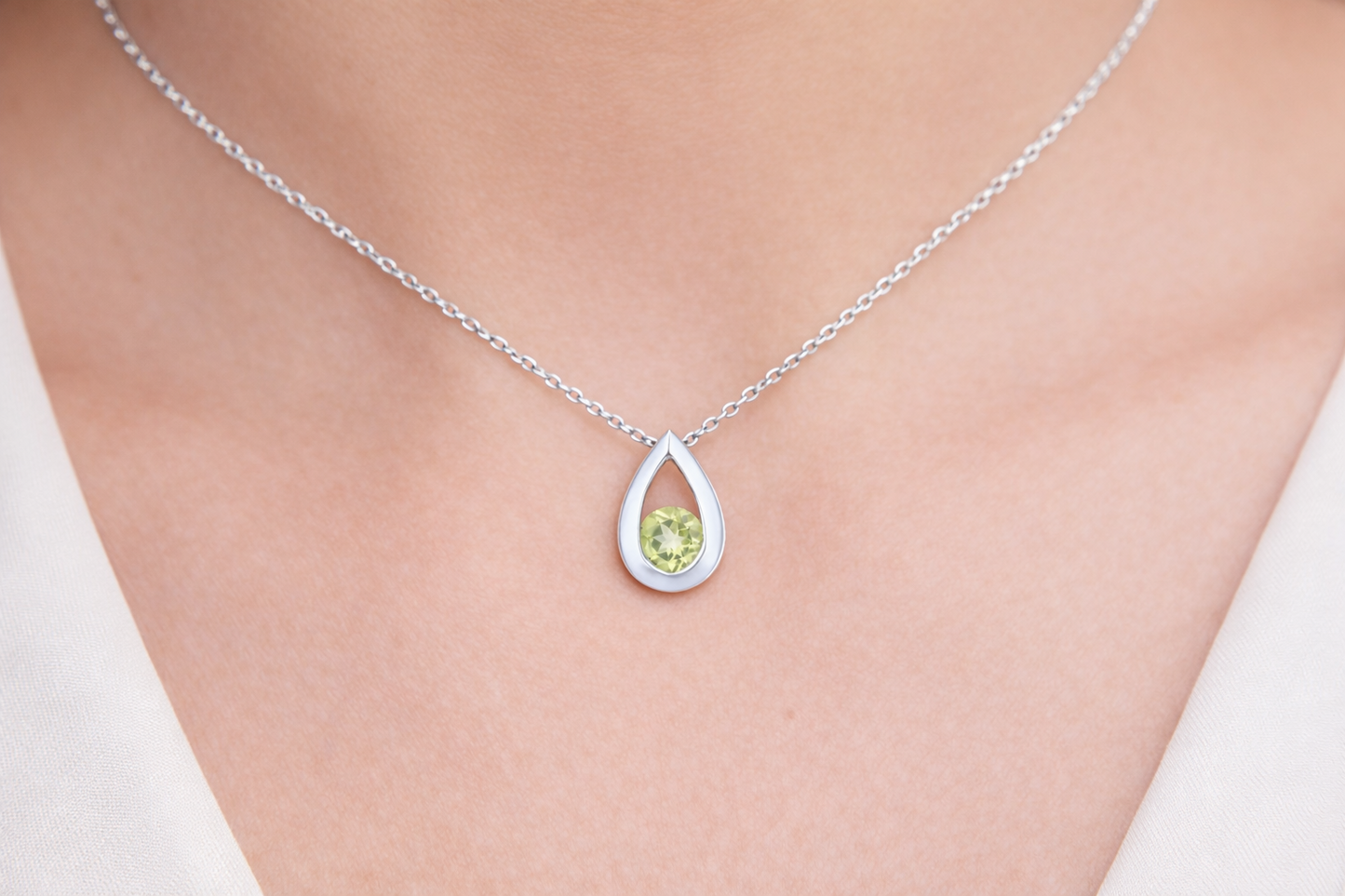 Natural Peridot Teardrop Pendant Solid White Gold 18" 46cm Length Chain