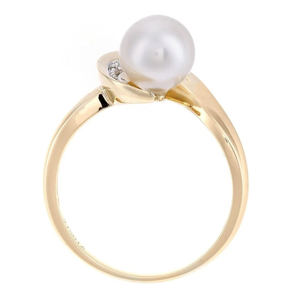 Elegant Freshwater Pearl Ring in 9ct Yellow Gold with Natural Diamond Accents
