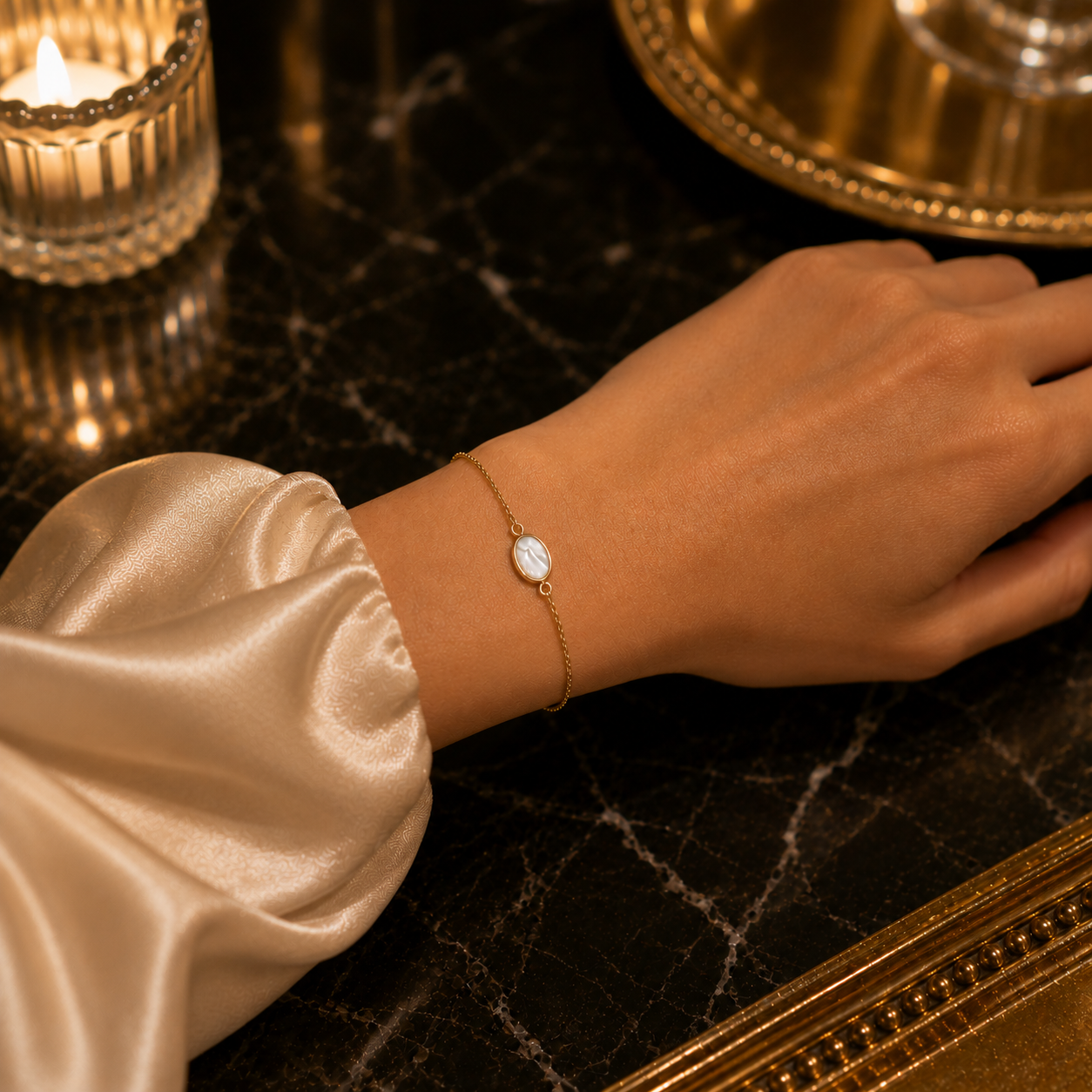 Oval Mother of Pearl Chain Bracelet Yellow Gold 375 Hallmark 17.5-19cm