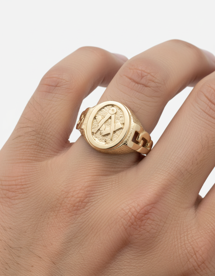 9ct Yellow Gold Masonic Ring Curb Link Shoulders Hallmarked