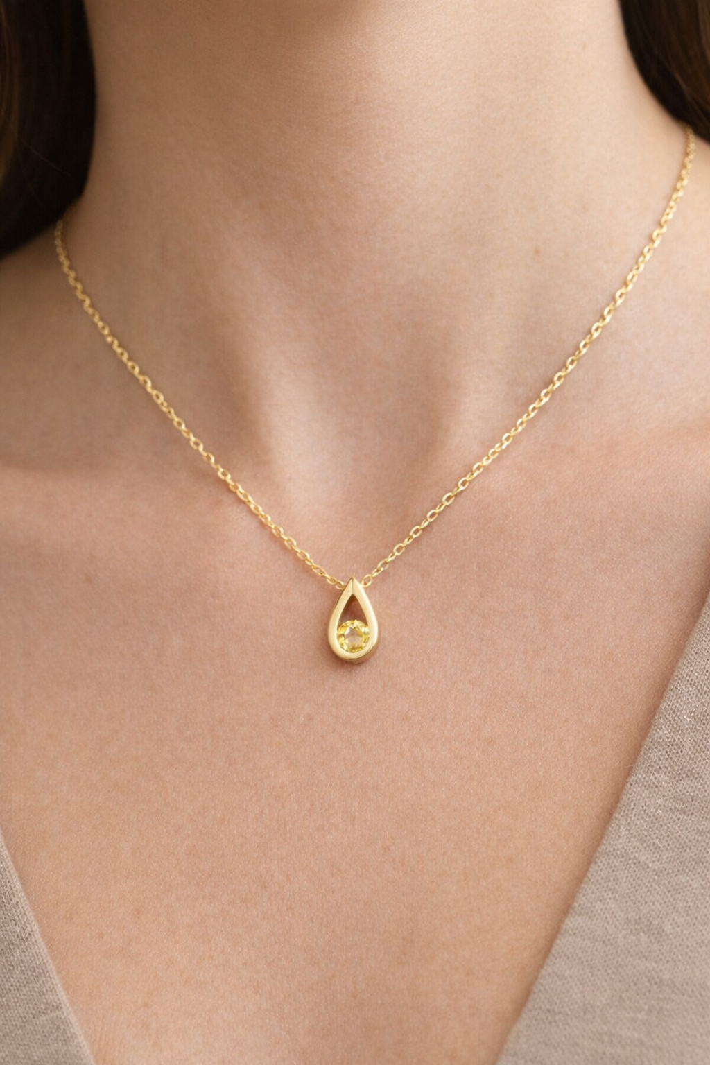 Natural Citrine Teardrop Pendant Solid Yellow Gold 18" 46cm Length Chain