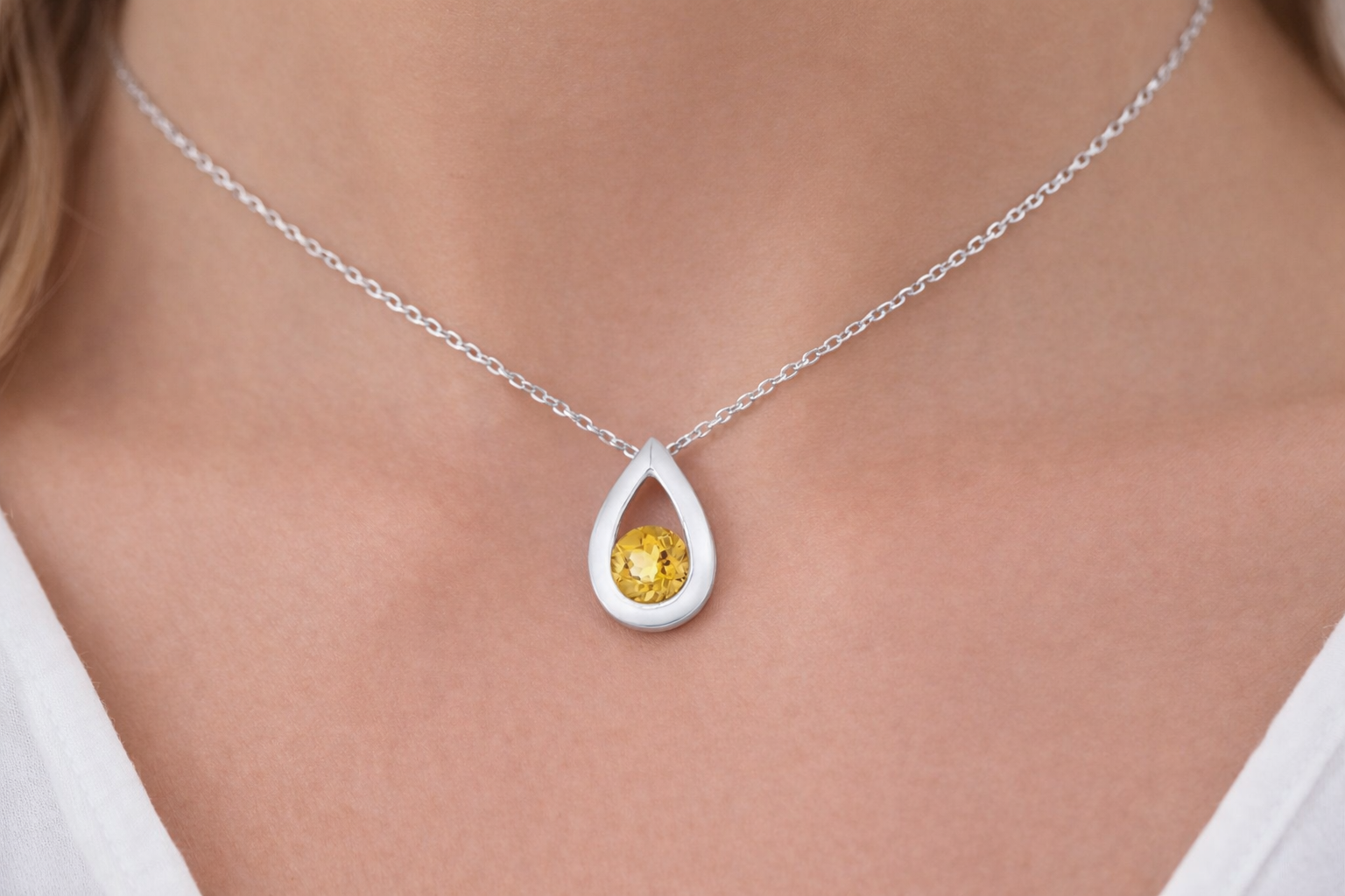 Natural Citrine Teardrop Pendant Solid White Gold 18" 46cm Length Chain