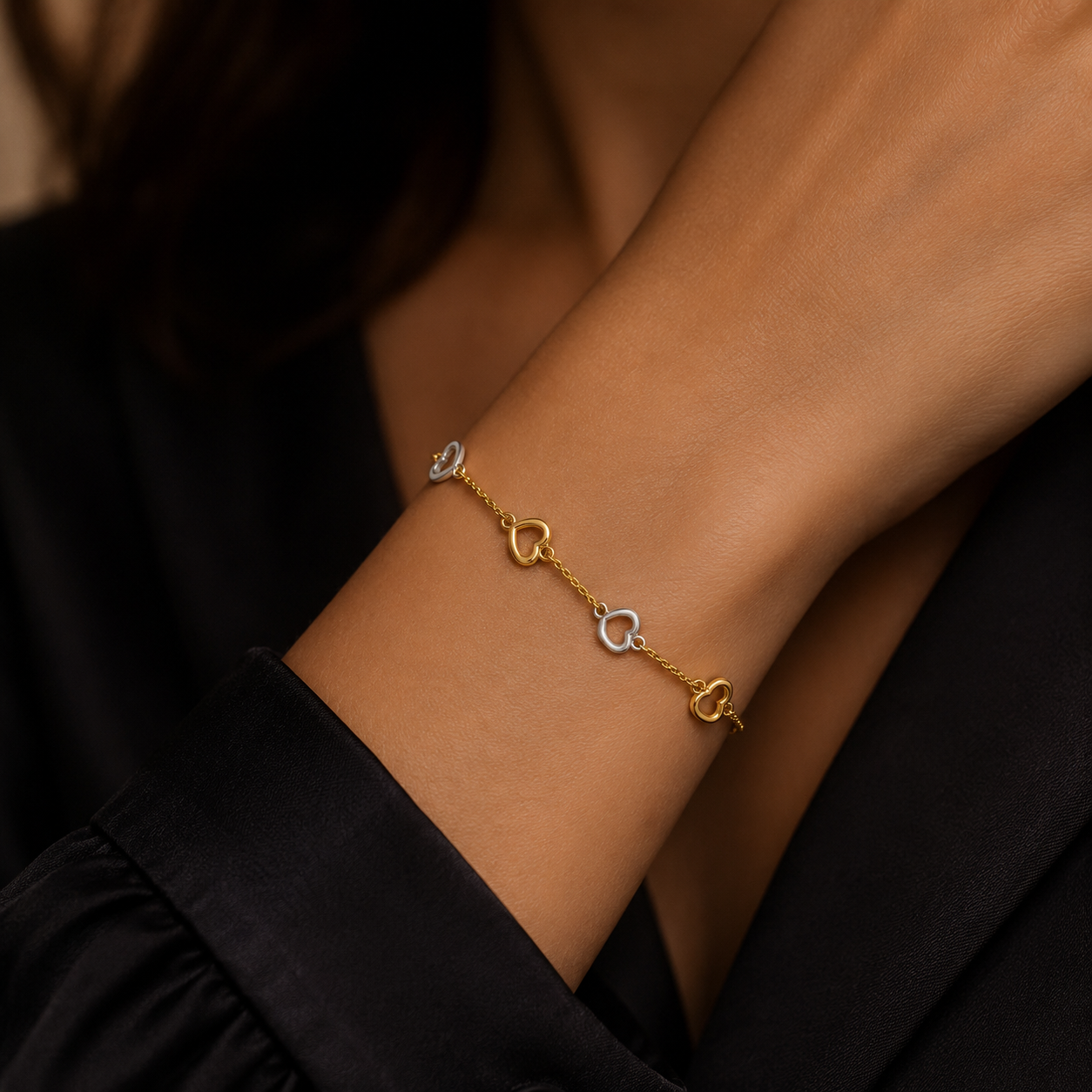 Two-Tone Open Heart Station Bracelet 9ct Gold 375 Hallmark 19cm