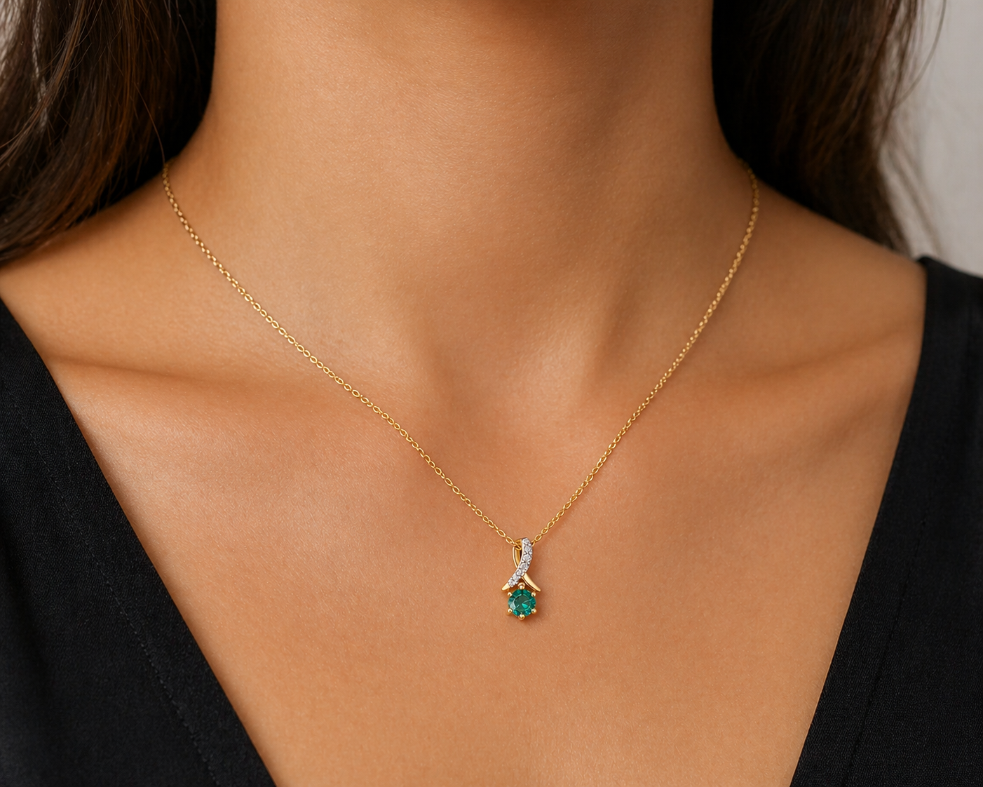 Emerald Pendant With Diamond Kiss Solid Yellow Gold 18" 46cm Length Chain