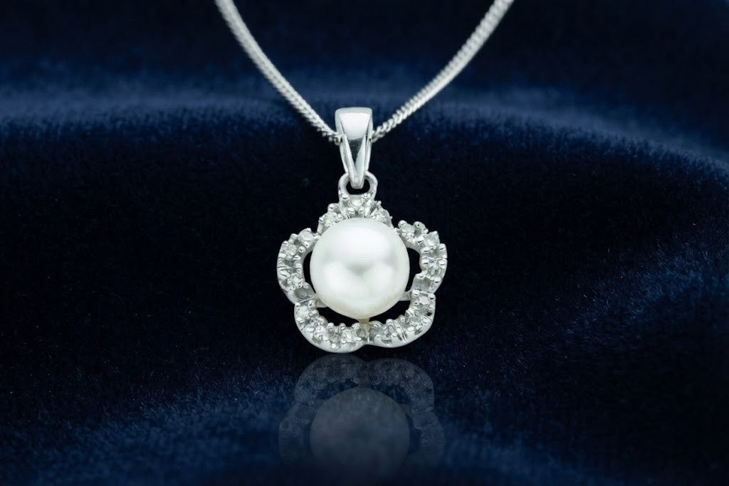 Pearl and Diamond Flower Pendant 9ct White Gold 18" / 45cm Chain