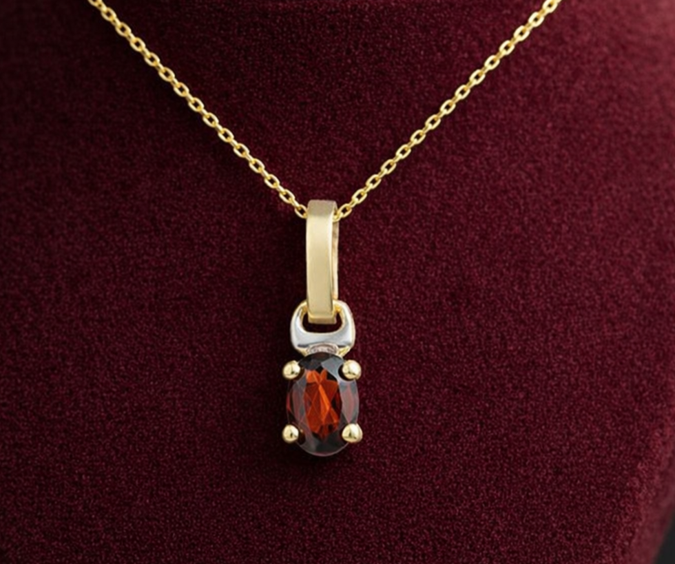 Natural Garnet Oval Solitaire Pendant Solid Yellow Gold 18" 46cm Length Chain