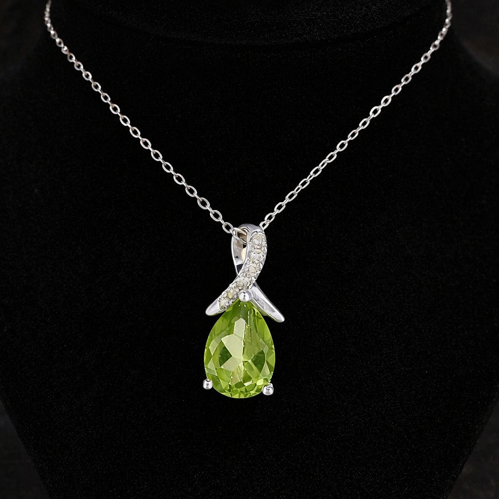 9ct White Gold Peridot Pendant With Diamond Kiss 18" 46cm Length Chain