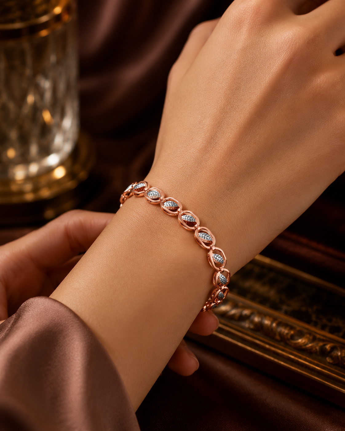 Rose Gold Open Oval Bracelet with White Gold Detail 375 Hallmark 19cm