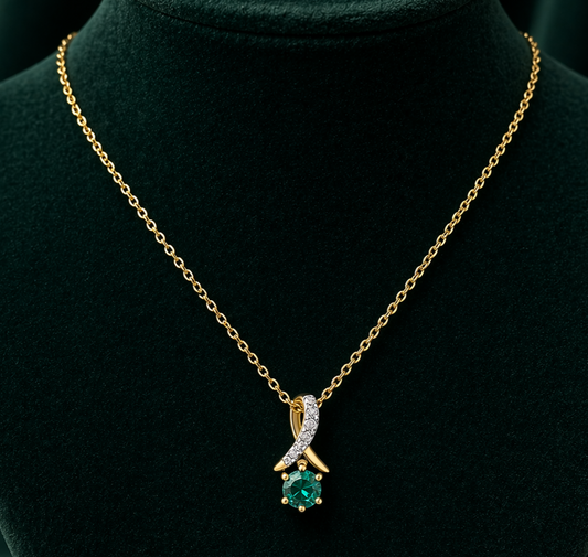 Emerald Pendant With Diamond Kiss Solid Yellow Gold 18" 46cm Length Chain