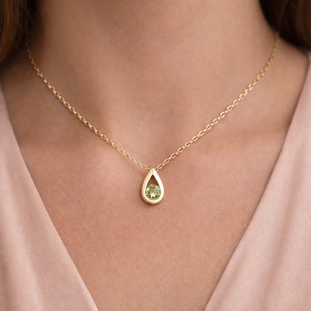 Natural Peridot Teardrop Pendant Solid Yellow Gold 18" 46cm Length Chain