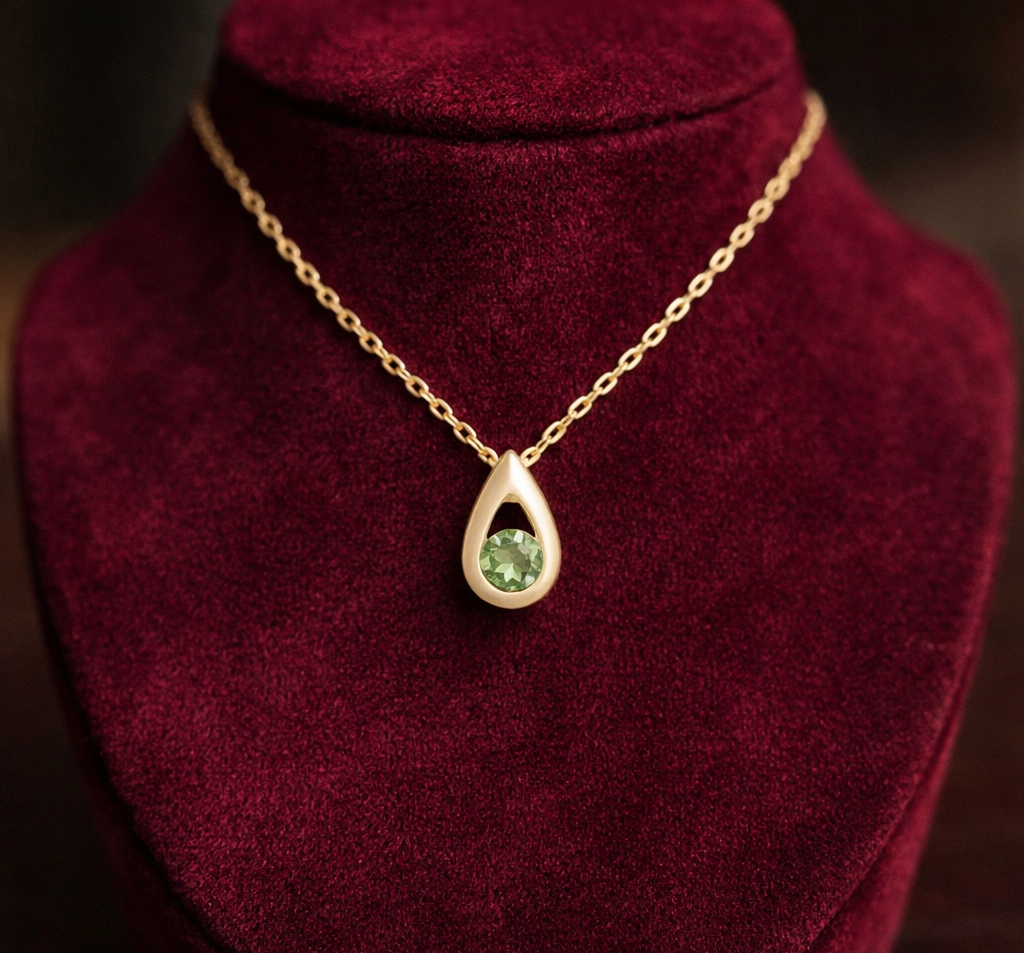 Natural Peridot Teardrop Pendant Solid Yellow Gold 18" 46cm Length Chain