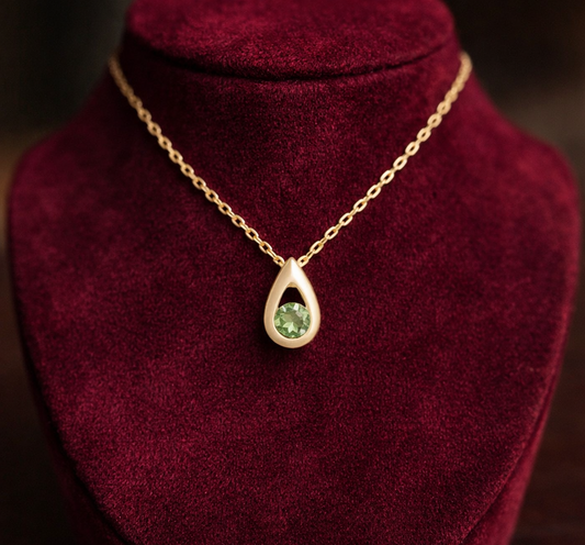 Natural Peridot Teardrop Pendant Solid Yellow Gold 18" 46cm Length Chain