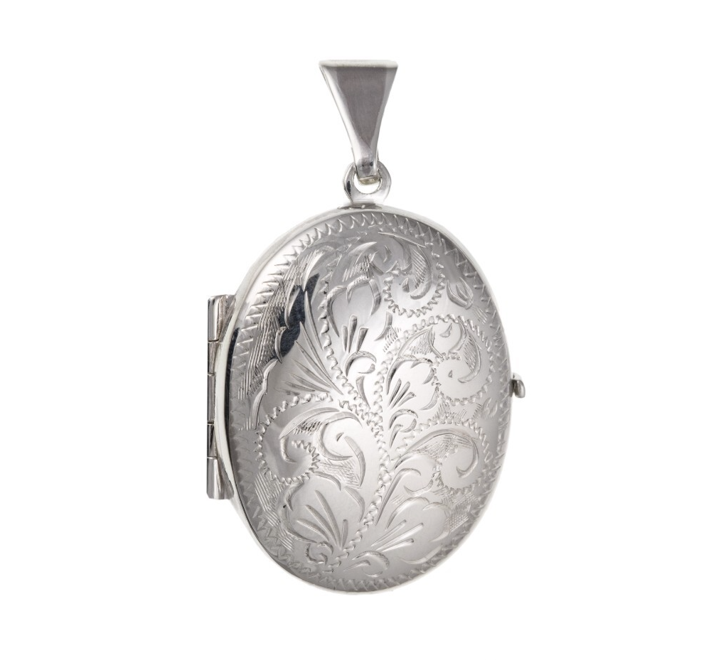 Engraved Family Locket in Silver with Intricate Floral Design and Secure Clasp