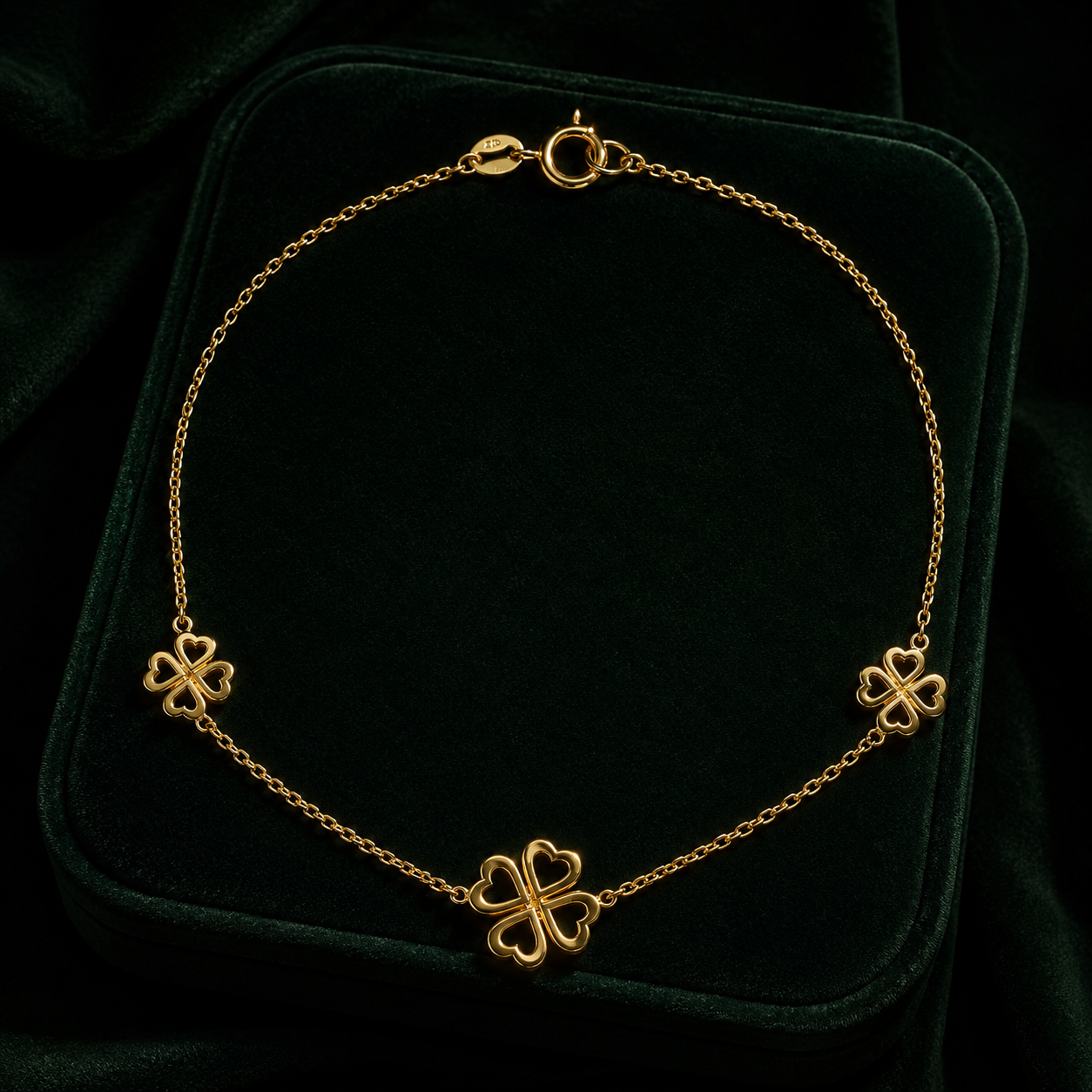 J R Jewellery Four-Leaf Clover Station Bracelet in Gold with Elegant Clover Designs
