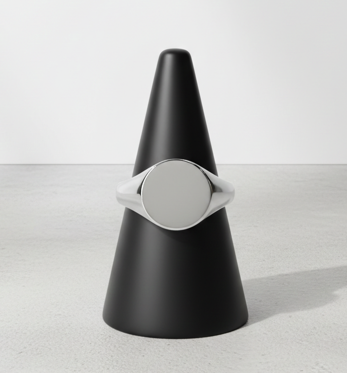 J R Jewellery Mens Oval Signet Ring in Silver with a Sleek, Minimalist Design