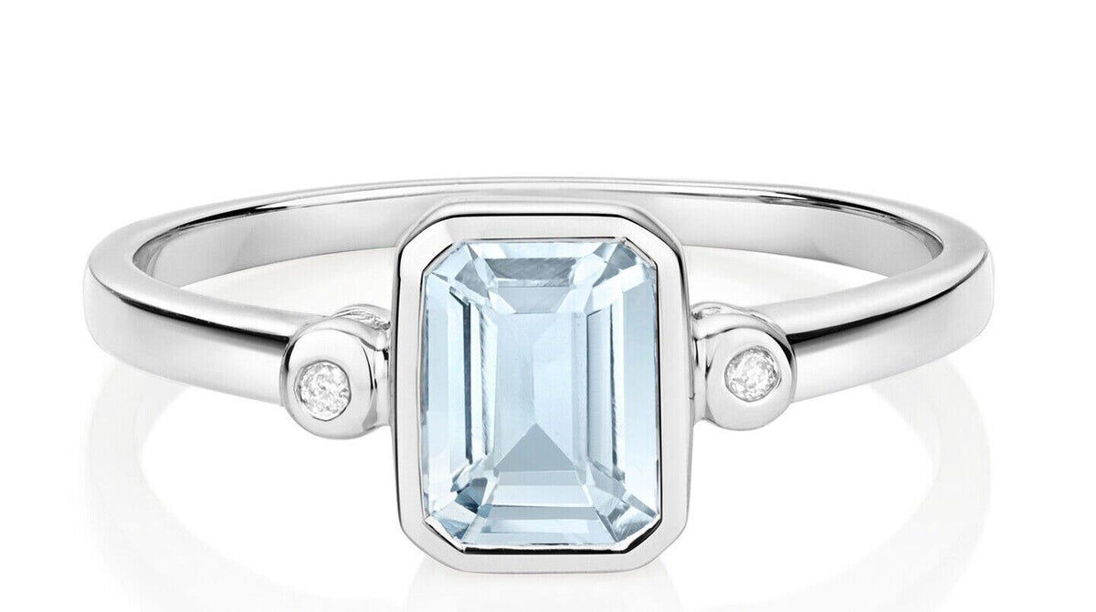 Elegant Real Aquamarine and Diamond Ring with a rectangular stone and delicate side diamonds